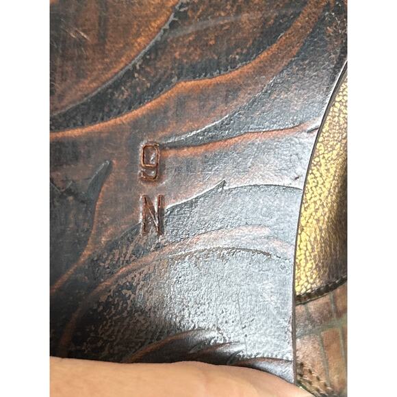 Donald J Pliner Women’s 9N Brown Crocodile Leather Western Heeled Ankle Boots - Picture 7 of 8